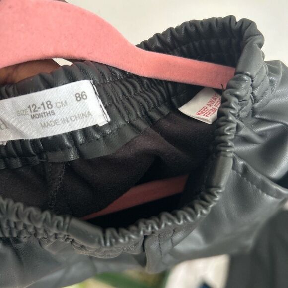 Zara size 12 to 18 months, leather pants - Picture 4 of 4